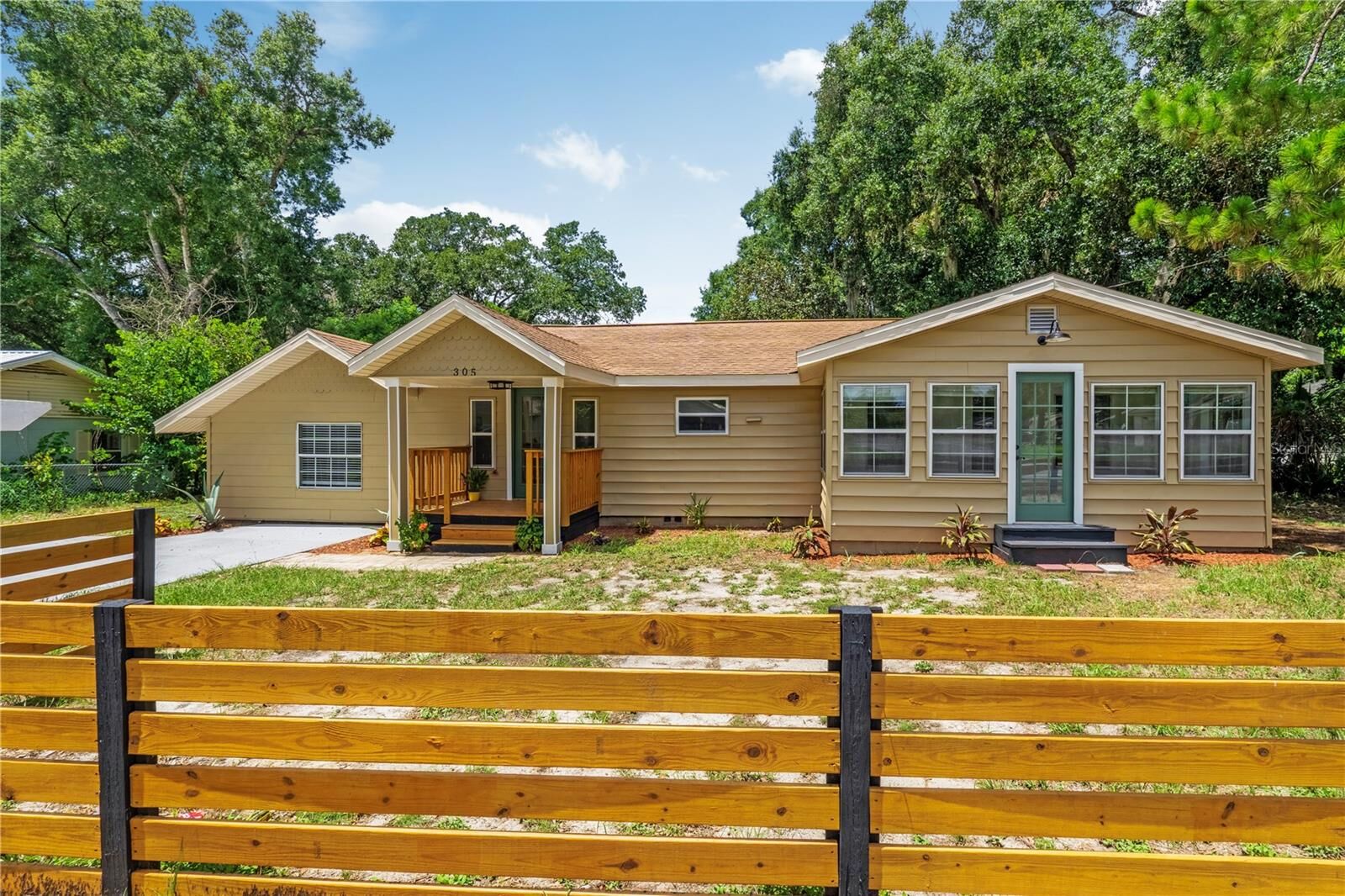Property Photo:  305 S Rossiter Street  FL 32757 