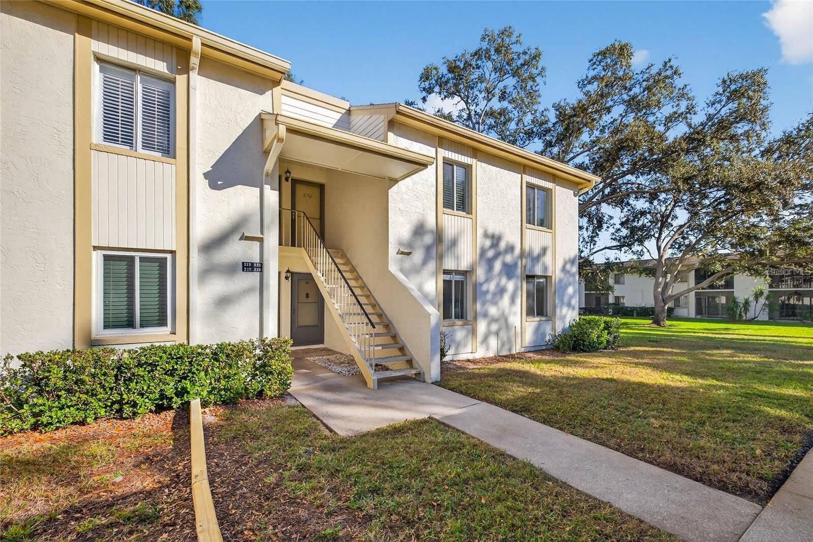 Property Photo:  219 Palmetto Court 219  FL 34677 