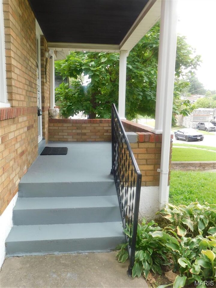 Property Photo:  2904 Maywood Avenue  MO 63121 