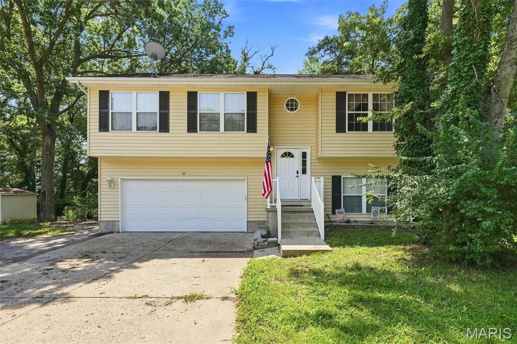 Property Photo:  52 Lois Lane  MO 63026 