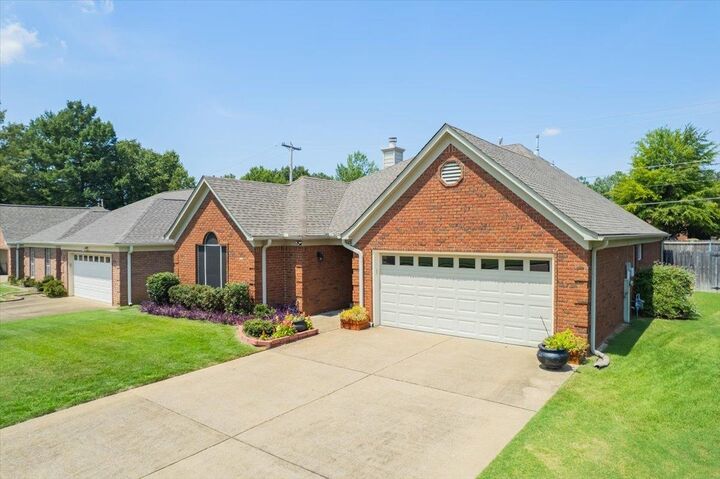 Property Photo: 6484 Gillia Cir TN 38135