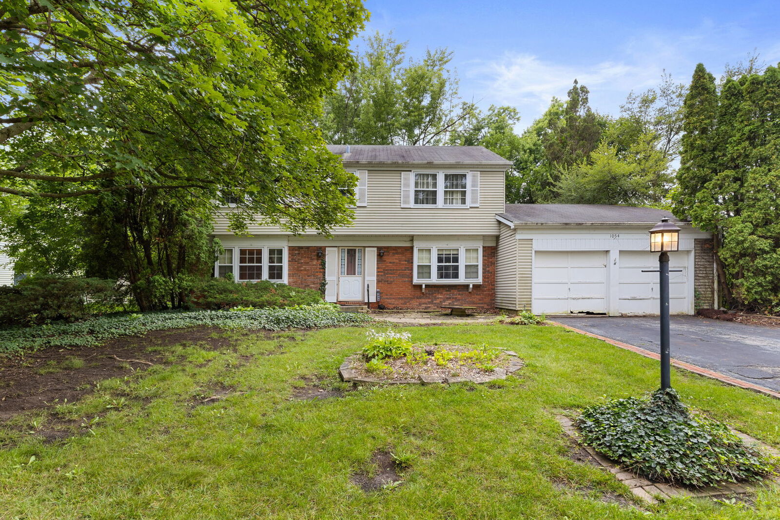 Property Photo:  1054 Alden Lane  IL 60089 