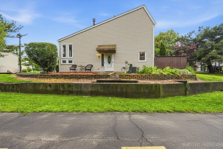Property Photo:  1641 Cove Court  IL 60565 