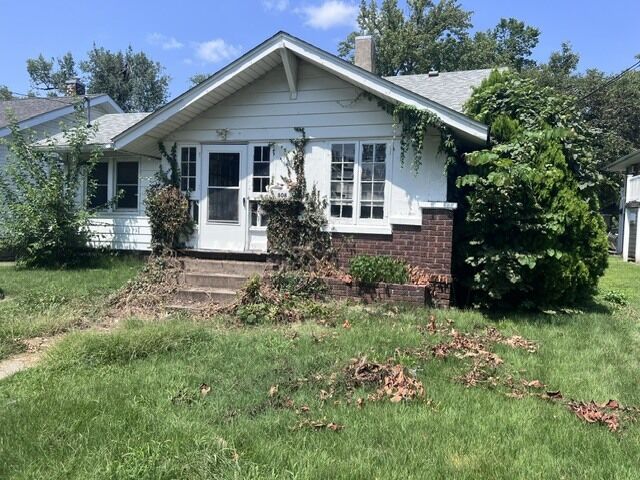 Property Photo:  808 W College Street  IL 62901 
