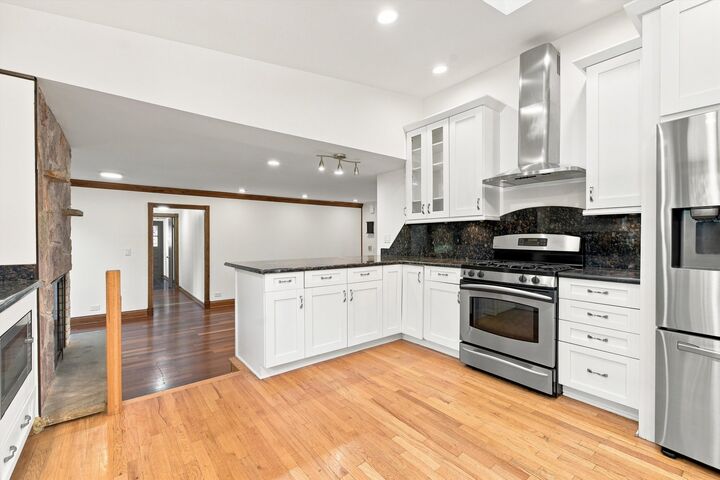 Property Photo:  1727 Ellendale Drive  IL 60062 