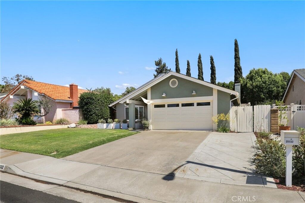 Property Photo:  25132 Southport Street  CA 92653 