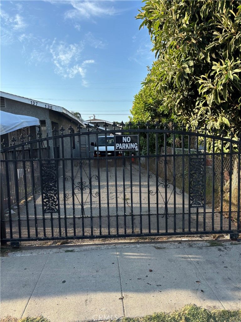 Property Photo:  135 W 87th Place  CA 90003 