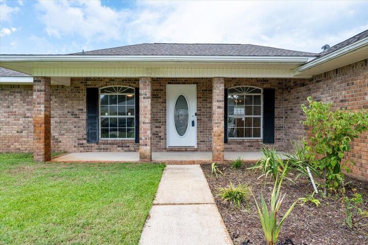 Property Photo:  9939 Parker Lake Circle  FL 32566 