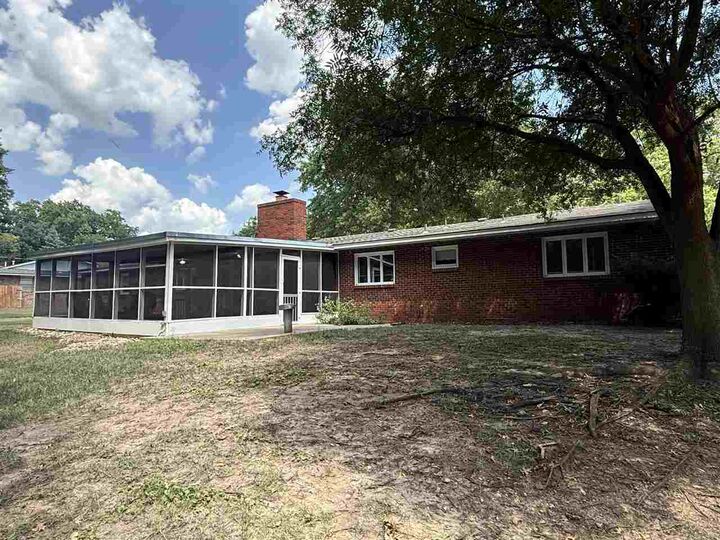 Property Photo: 712 Dalewood Lane OK 74604