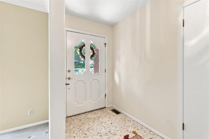 Property Photo:  712 Dalewood Lane  OK 74604 