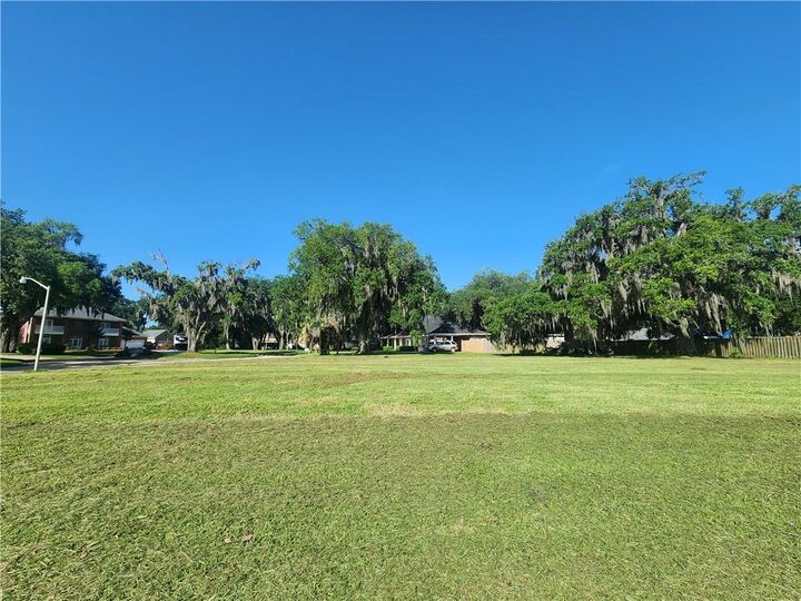 Property Photo:  140 Regina Court  LA 70037 