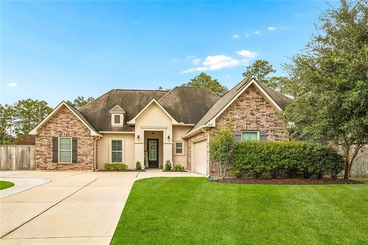 Property Photo: 613 English Oak Drive LA 70447