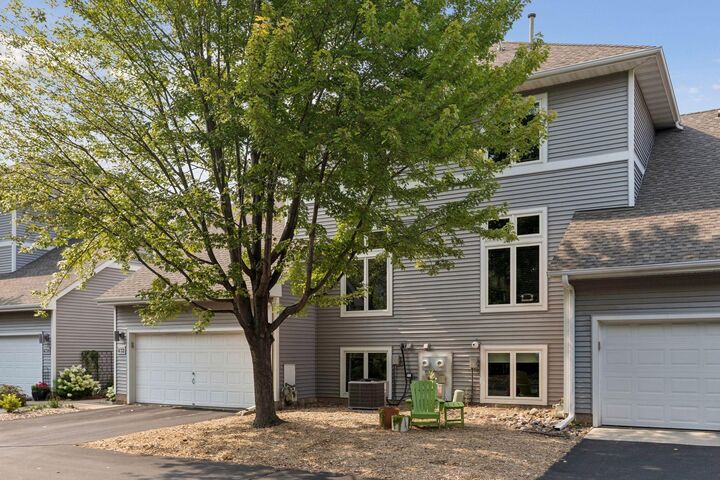 Property Photo:  632 3rd Avenue NE  MN 55413 