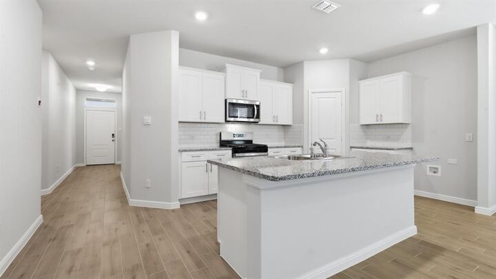 Property Photo: 908 Parkview Drive TX 76031