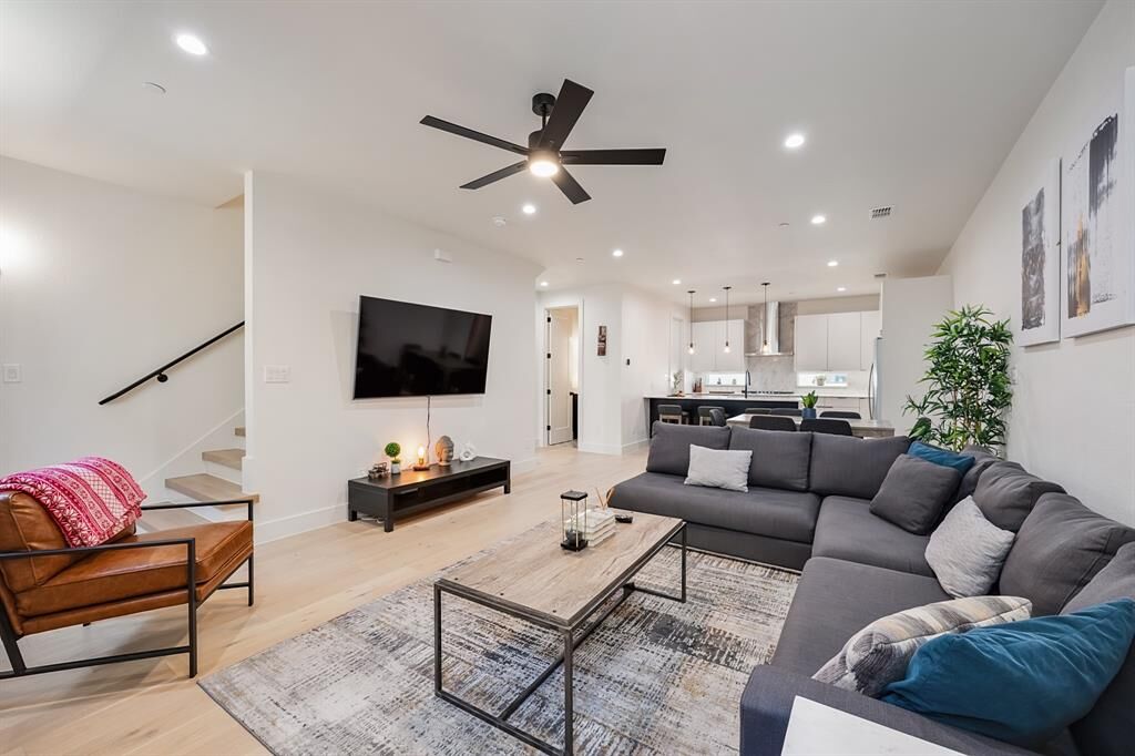 Property Photo:  1141 N Madison Avenue 105  TX 75208 