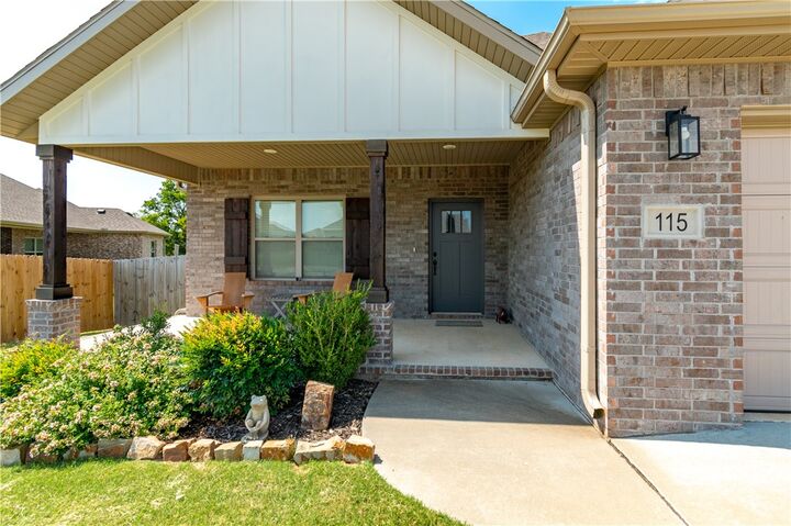Property Photo:  115 W Pitts Street  AR 72730 