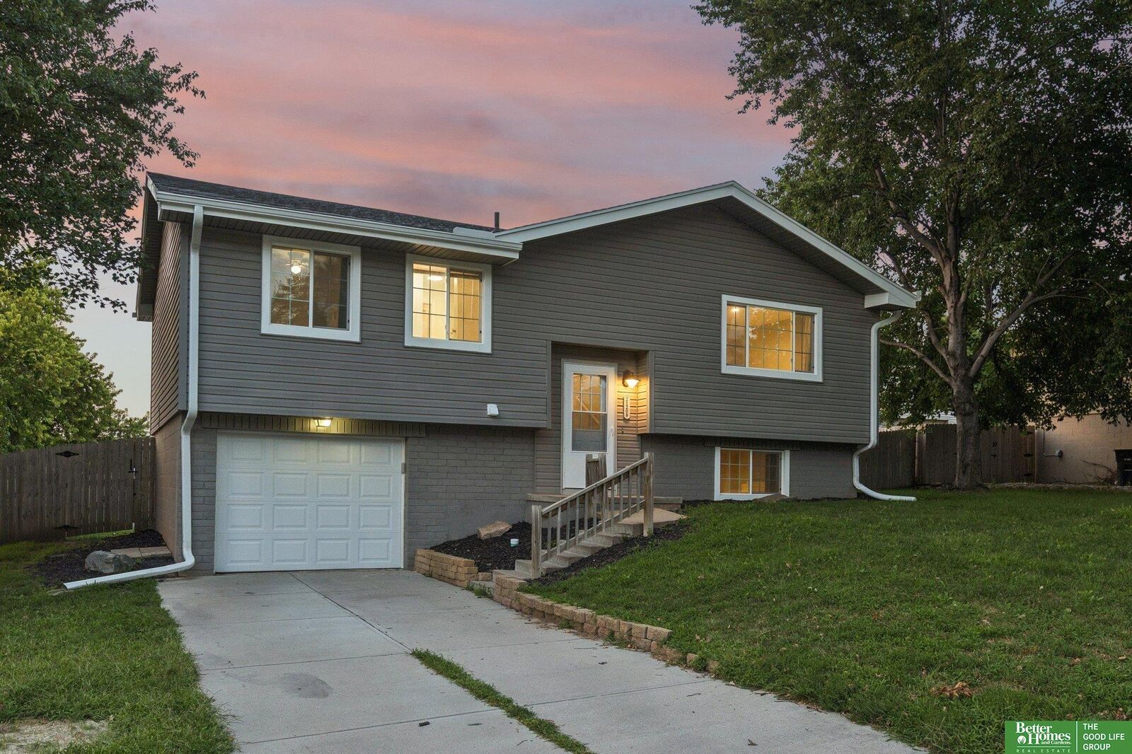 Property Photo:  21208 Palomino Road  NE 68022 