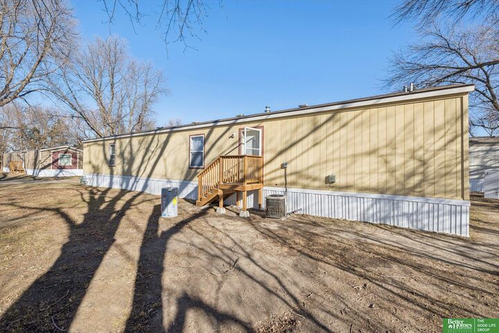 Property Photo: 1075 W 8th Street 20 NE 68649