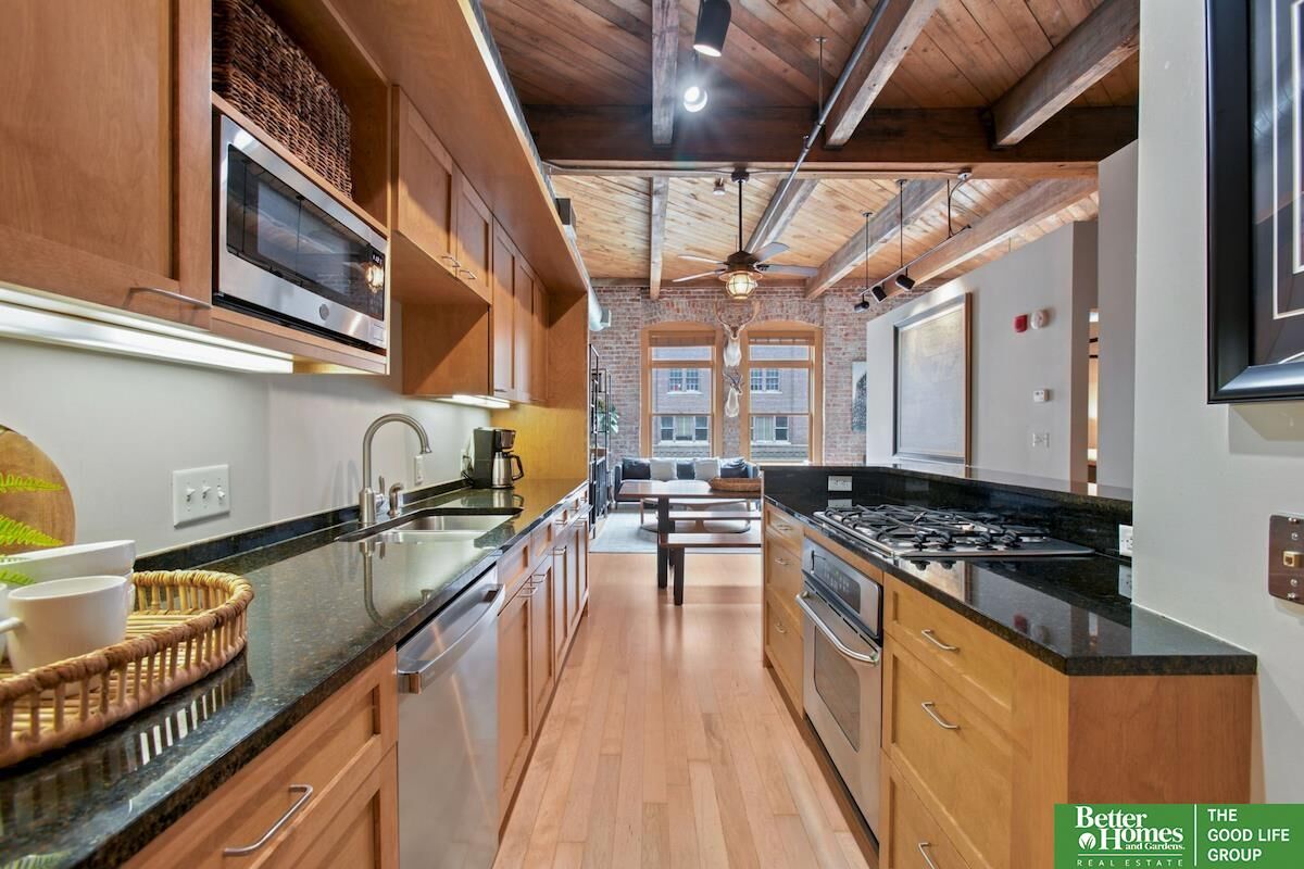 Property Photo:  105 S 9th Street 413  NE 68102 