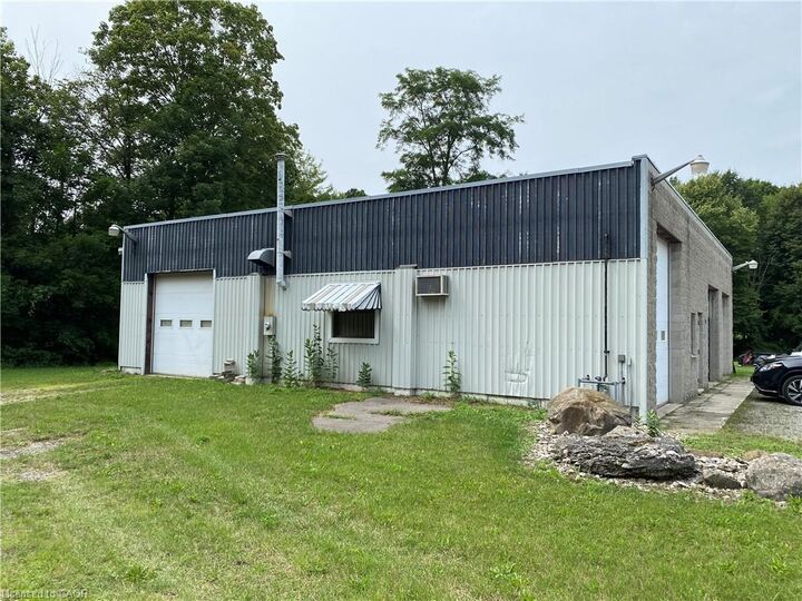 Property Photo:  2427 Pinegrove Road  ON N4B 2E7 