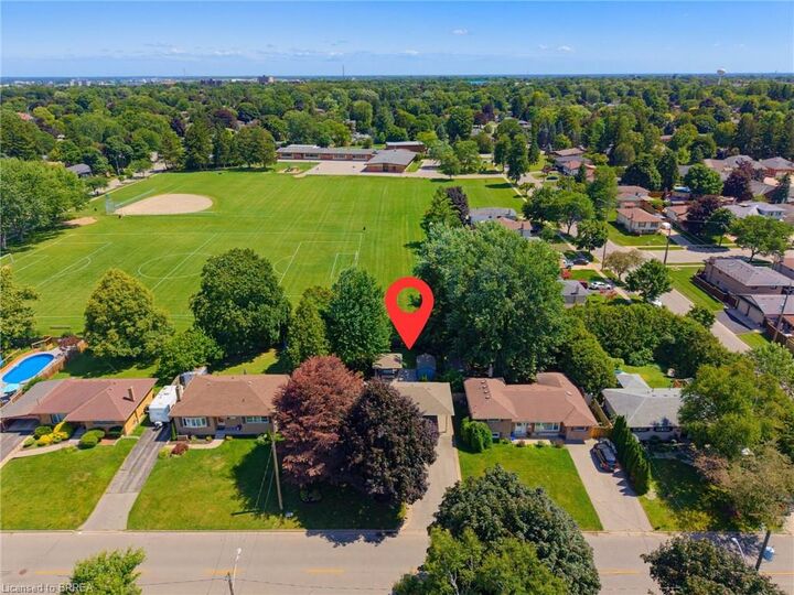Property Photo: 35 Varadi Avenue ON N3R 3N2