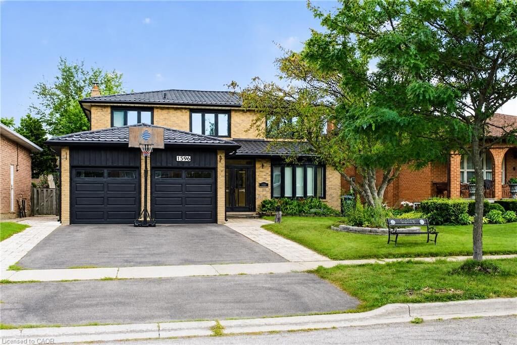 Property Photo:  1596 Maple Ridge Drive  ON L4W 3C8 