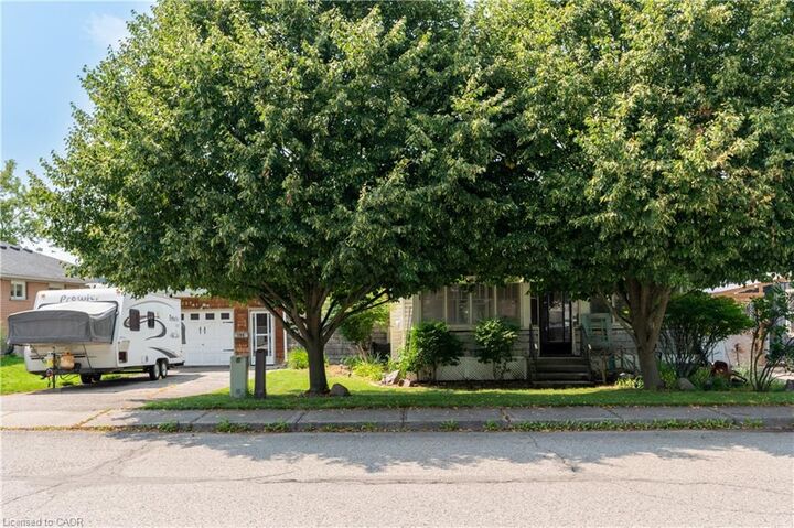Property Photo:  186 Norwich Avenue  ON N4S 3V6 