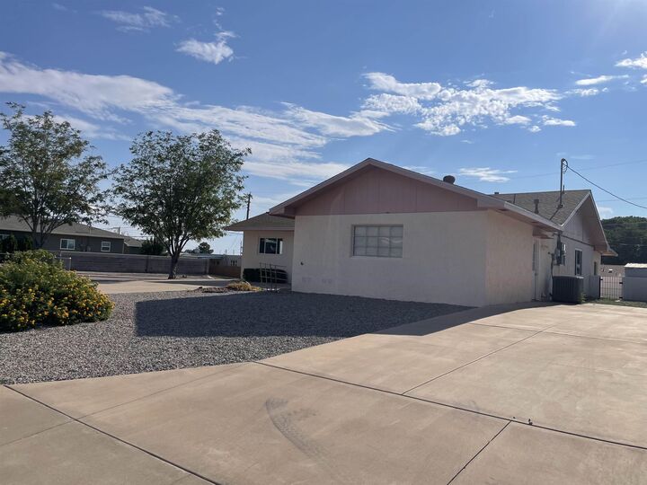Property Photo:  1841 Lamar Cir  NM 88310-0000 