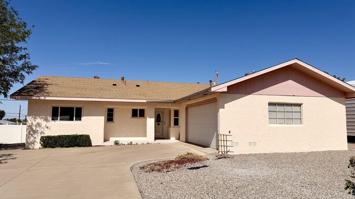 Property Photo:  1841 Lamar Cir  NM 88310-0000 