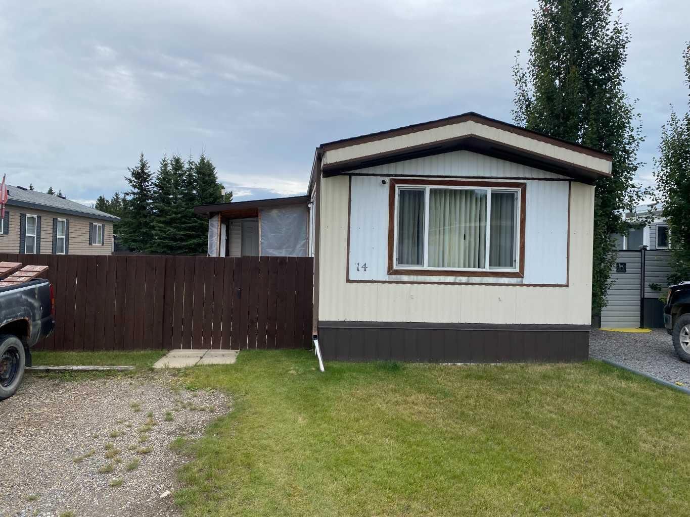 Property Photo:  80041 Old Highway 11 14  AB T4T 2A4 