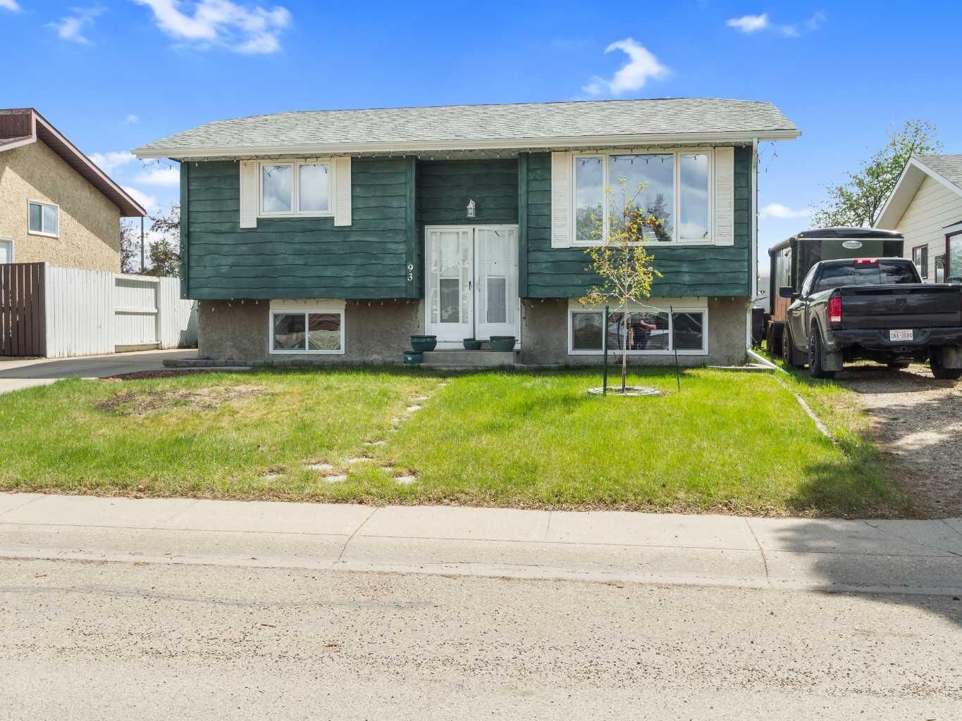 Property Photo:  93 Crawford Street  AB T4P 2G4 