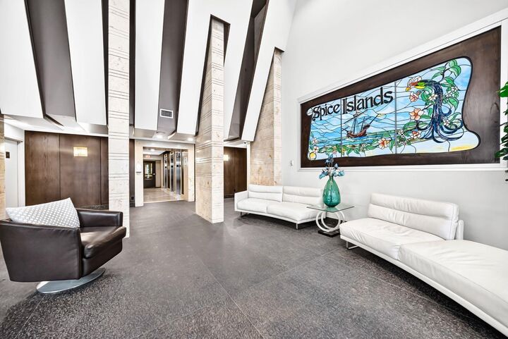 Property Photo:  99 Spruce Place SW 1405  AB T3C 3X7 