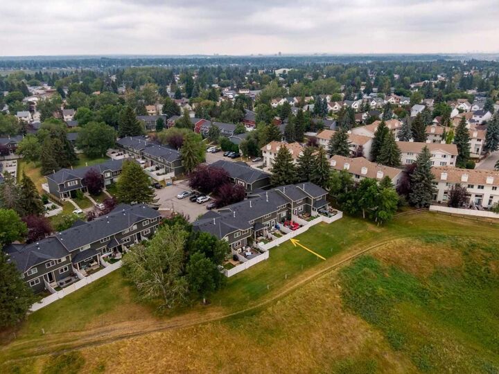 Property Photo:  316 Queenston Heights SE  AB T2J 6R8 