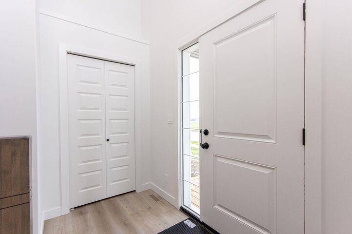 Property Photo: 5 Beacon Hill Drive AB T4S 0S9