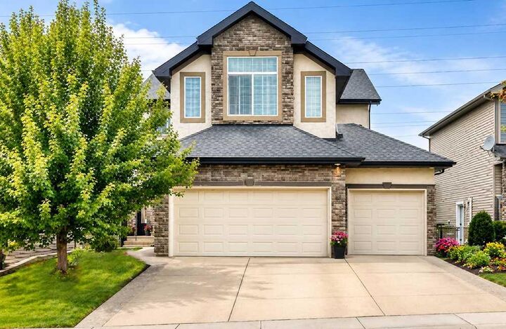 212 Aspenmere Close — photo 1
