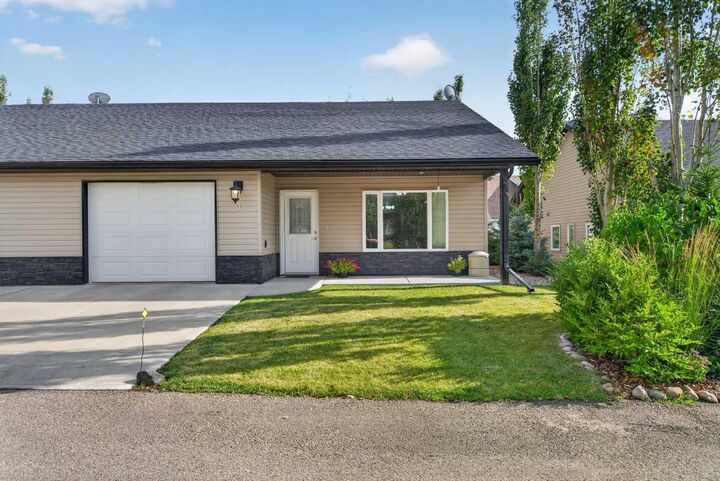 Property Photo:  310 6 Avenue NE 3  AB T0M 2A0 