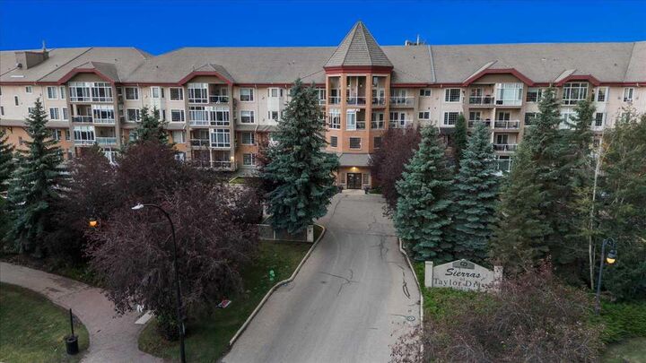 Property Photo: 4512 52 Avenue 202 AB T4N 7B9