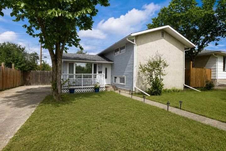 10214 111 Avenue — photo 1