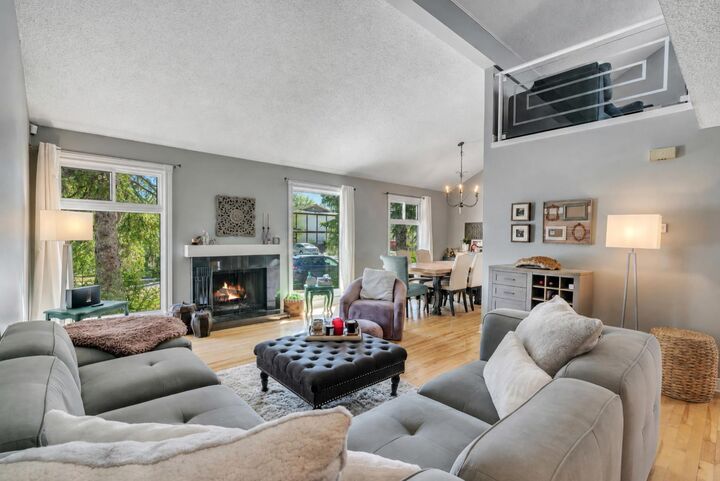 Property Photo:  12 Oakvale Place SW  AB T2V 1H4 