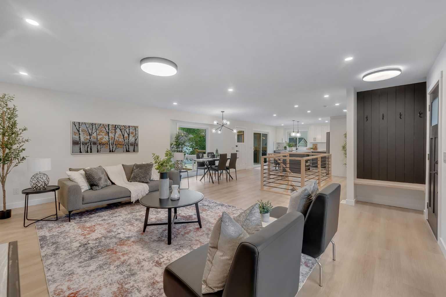 Property Photo: 104 Oakmoor Place SW AB T2V 4A3