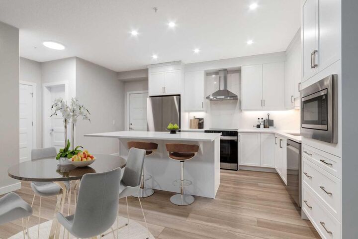 Property Photo: 2117 81 Street SW 2113 AB T3H 6H5