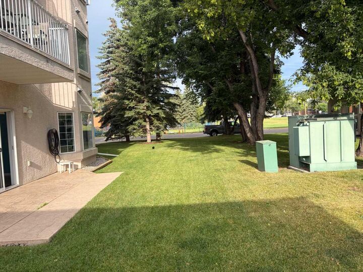 Property Photo: 7 Lineham Avenue 101 AB T1S 1Z3