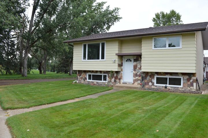 Property Photo: 2319 Porter Place SE AB T1B 1E4