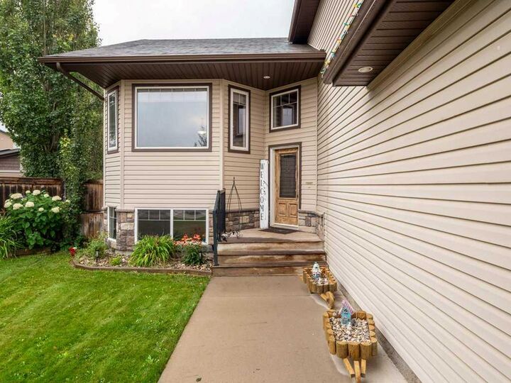 Property Photo: 532 Margaret Sutherland Crescent N AB T1H 5R6