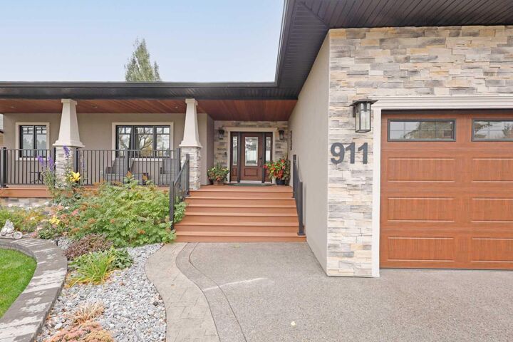 Property Photo: 911 2 Avenue W AB T1R 0B7