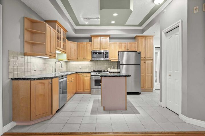 Property Photo: 1315 12 Avenue SW 407 AB T3C 0P6