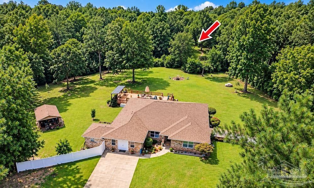 Property Photo:  1137 Oak Ridge Trl  FL 32533 