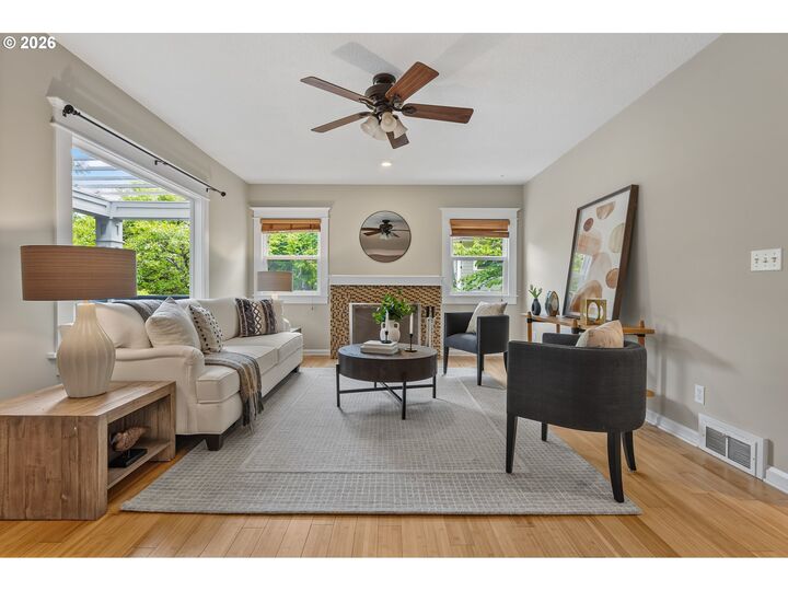 Property Photo: 4115 SE Yamhill St OR 97214