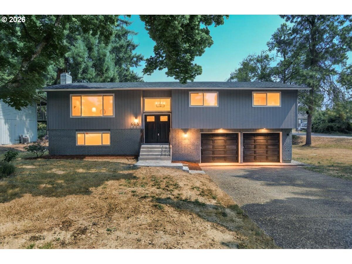 Property Photo: 605 NE 8th Ave WA 98604