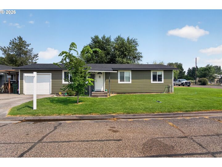 Property Photo:  630 NW 6th St  OR 97914 